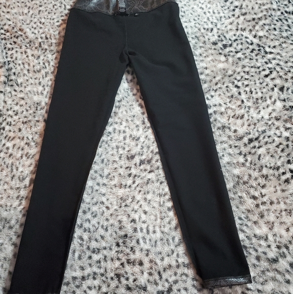 7 For All Mankind Black Grey Vegan Leather Snake Print High Rise Leggings Pants - Picture 10 of 11